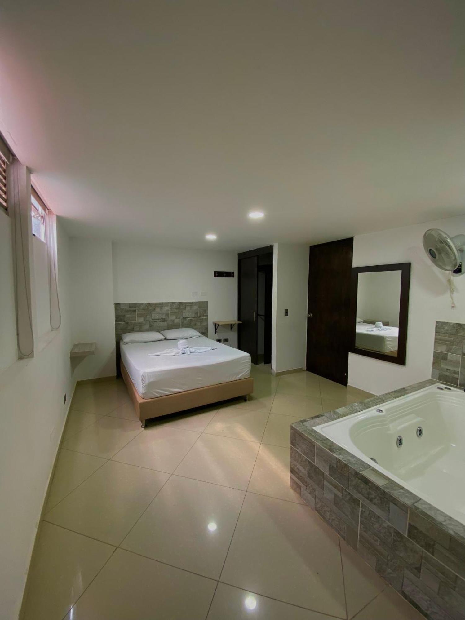 Hotel Buenos Aires Central Medellín Eksteriør billede